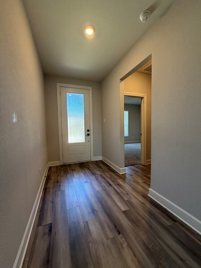 Foto del edificio - 925 Emerson Dr