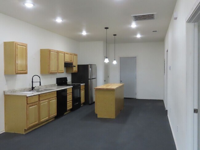 Building Photo - One Month's Free Rent! 2 Bedroom, 2 Bath D...