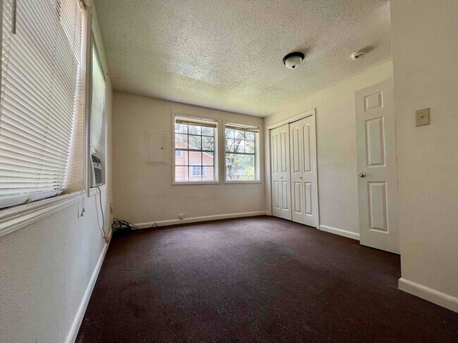 Foto del edificio - 517 N Live Oak St