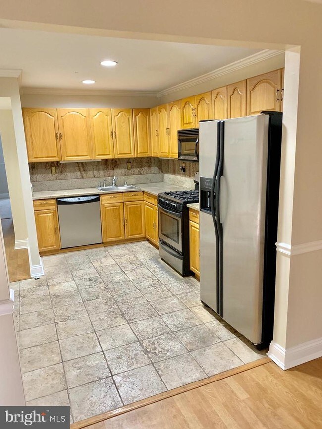 Building Photo - 876 Quince Orchard Blvd