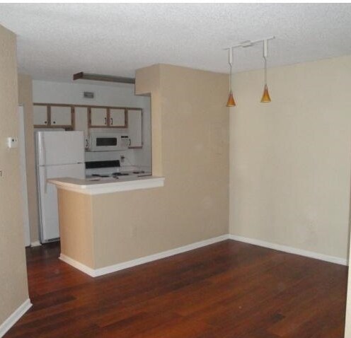 Photo - 2831 N Oakland Forest Dr Apartment