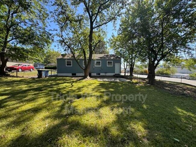 Building Photo - 8629 Elwyn Dr