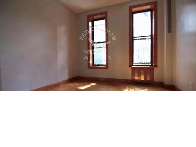 Foto del edificio - 501 1/2 W 43rd St