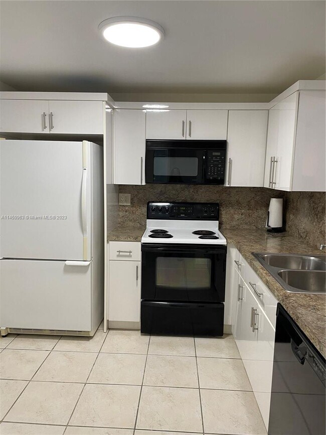 Foto del edificio - 3600 NE 170th St