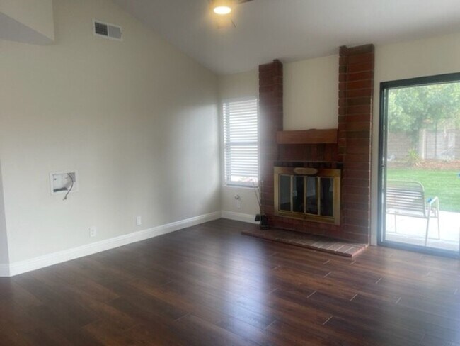 Building Photo - 2716 Cheryl Court Simi Valley, CA 93063