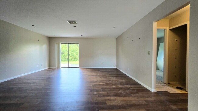 Foto del edificio - 3311 Skyline Blvd