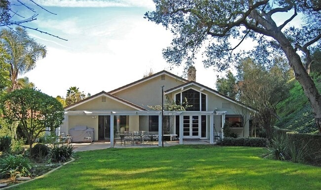 Building Photo - 2539 Saleroso Dr