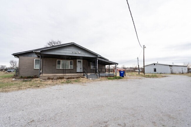 Foto del edificio - Charming 4 Bed/ 1.5 Bath Condo in South Tu...