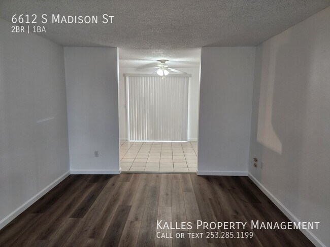Foto del edificio - Cute 2 bedroom 1 bath Duplex in South Tacoma