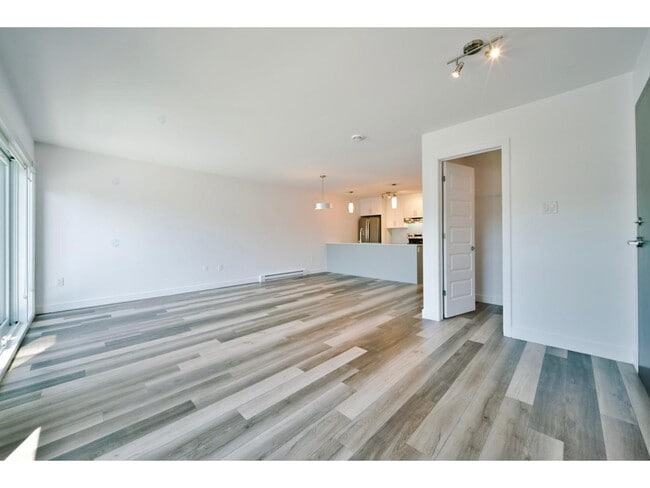 Building Photo - 323 Bd d'Europe