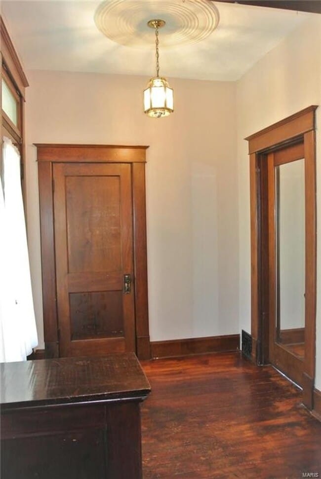 Foto del edificio - 613 W Clay St