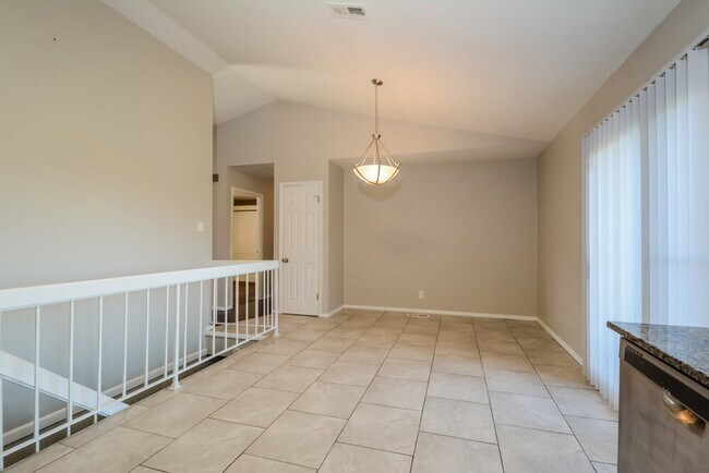 Foto del edificio - 5305 Springtrail Dr