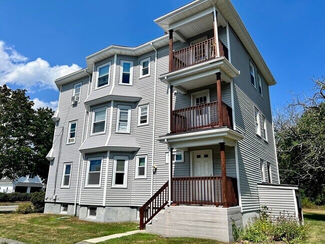 Foto del edificio - 308 Pleasant St
