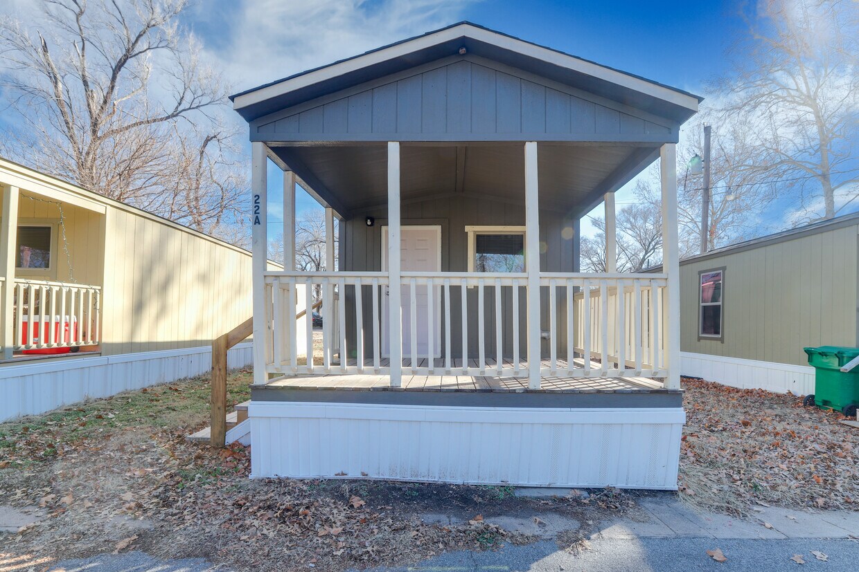 Foto principal - 3201 E MacArthur Rd