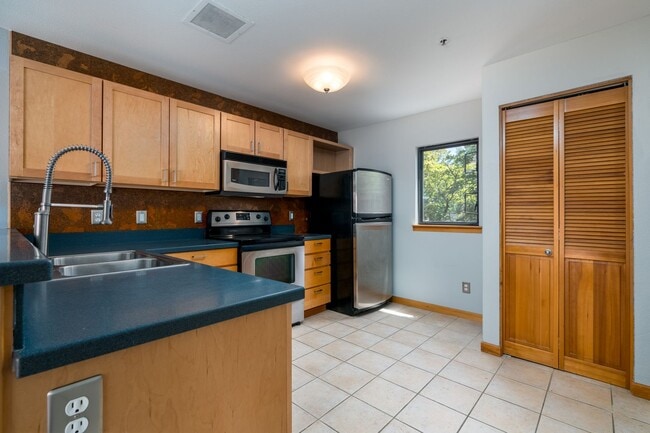 Building Photo - Condo: $1695 Rent - 1 bed/1 bath