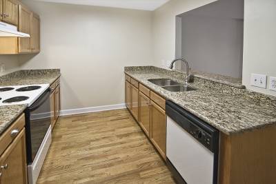 Building Photo - 1700 Lombardy Cir