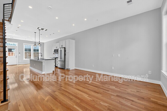 Foto del edificio - 638 Newton Pl NW