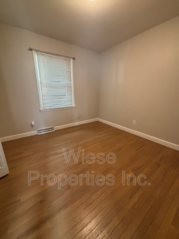 Building Photo - 28 Locksley Ln