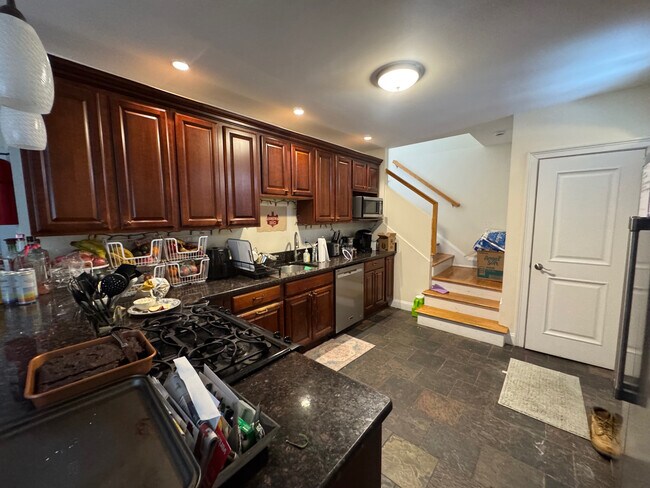 Building Photo - 44 Greycliff Rd