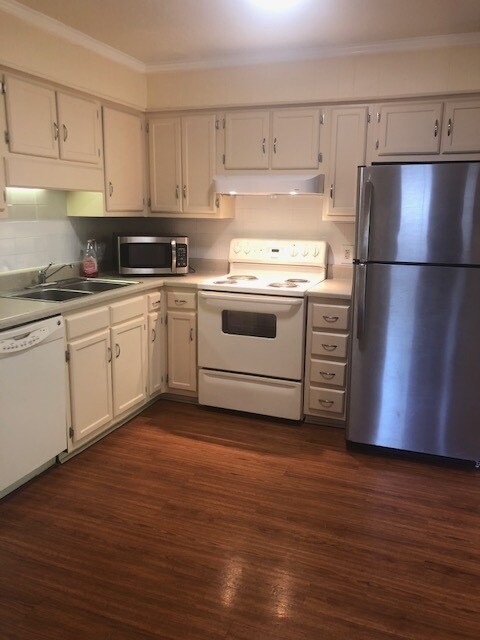 Updated Kitchen - 104 Cordillo Pky