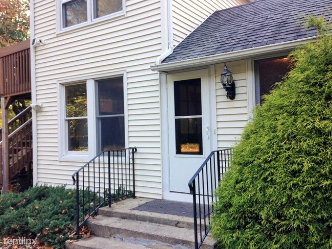 Building Photo - 472 Wheelers Farm Rd