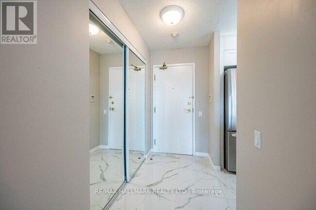Photo du bâtiment - 8-1718 Hillcrest Ave