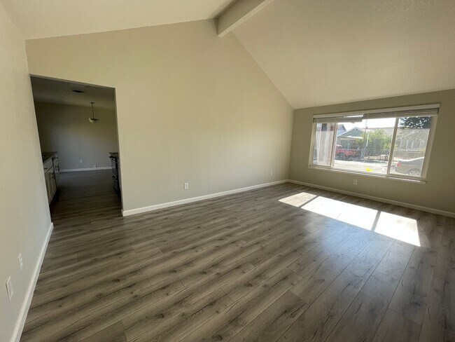 Building Photo - 2013 Scotch Pine Dr