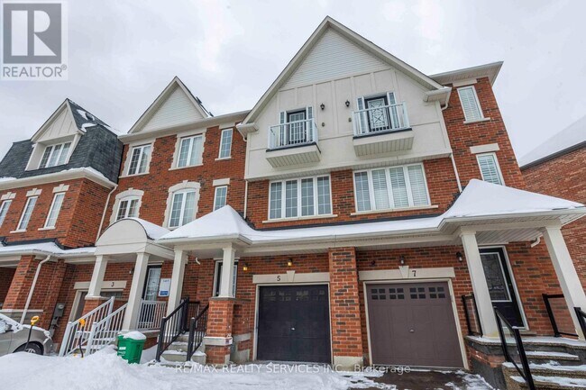 Building Photo - 5 Sprucewood Rd