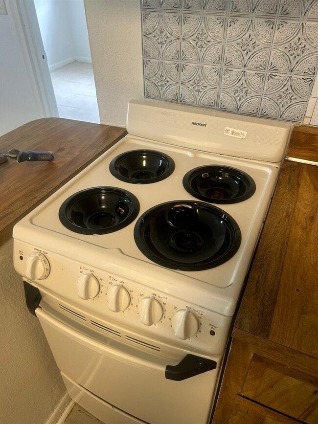 Building Photo - 5174 NE 6th Ave