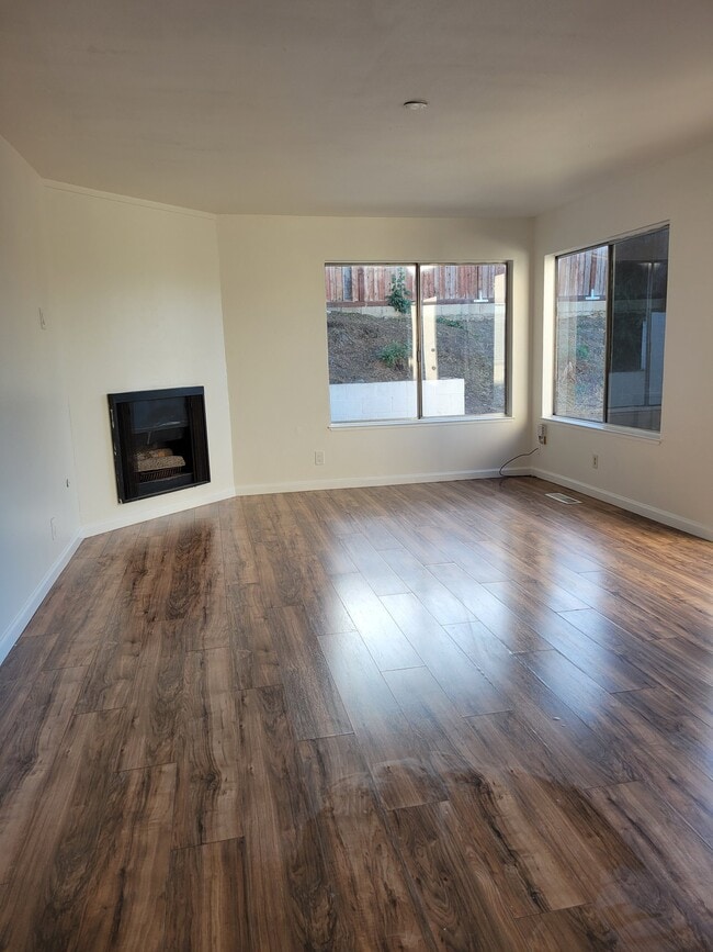 Building Photo - 4655 Bolero Dr