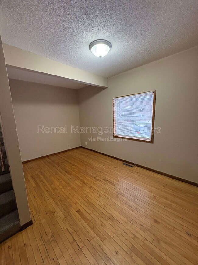 Foto del edificio - 3319 Longfellow Ave