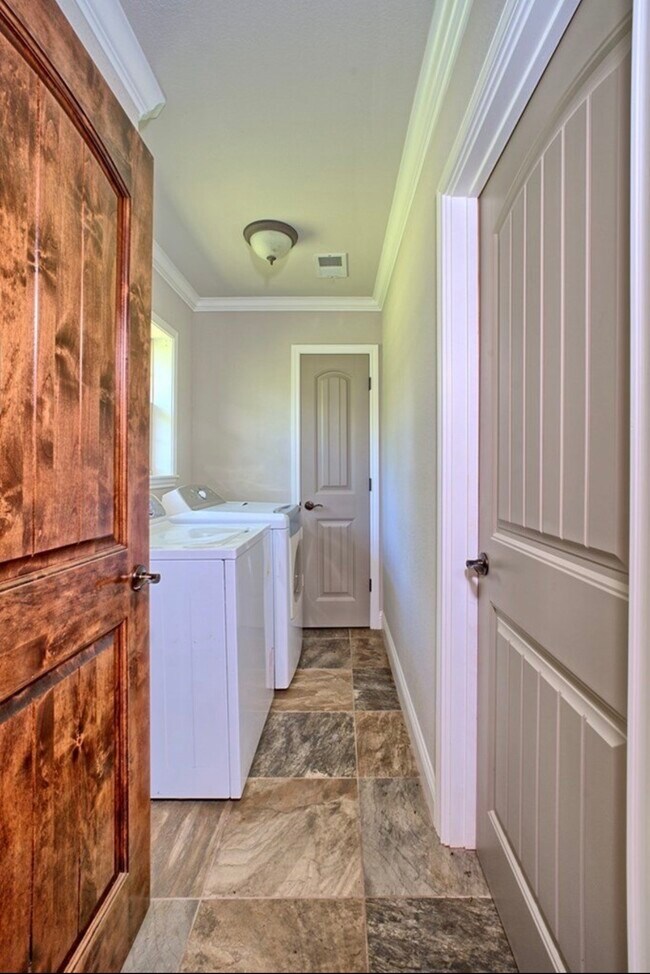 Foto del edificio - 7618 TX-87