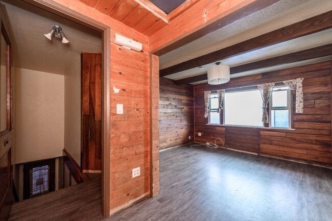 Building Photo - 1070 W Santa Ana Blvd