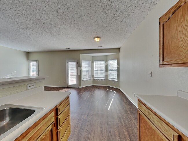 Foto del edificio - 9931 Lakefield Ln