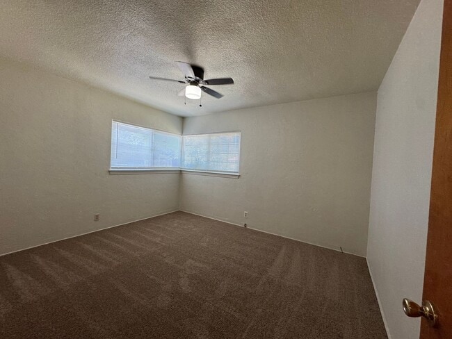 Foto del edificio - 2426 E Dayton Ave