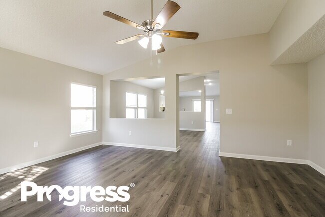 Building Photo - 76205 Deerwood Dr