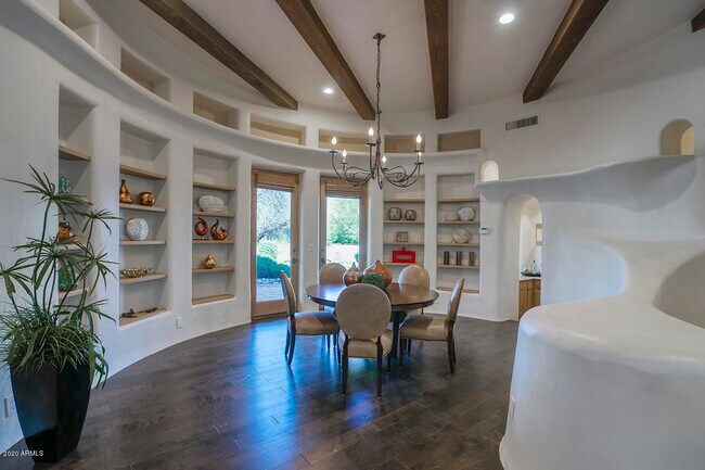 Building Photo - 6524 E Stallion Rd