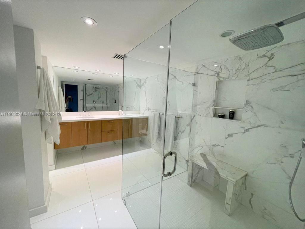 Building Photo - 1111 Crandon Blvd