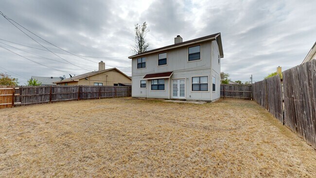 Building Photo - 2211 Hilltop Loop