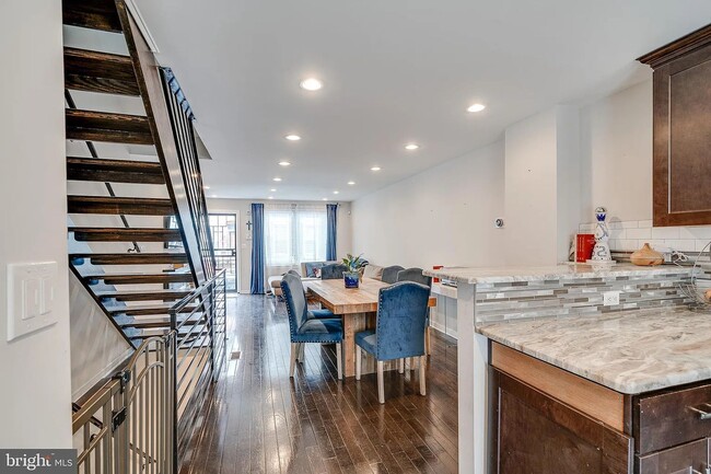 Building Photo - Beautiful 3 bed 3 full bath home available...