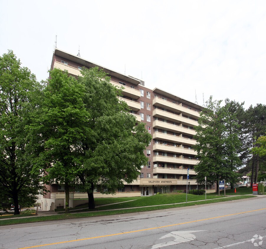 Valleyview Apartments 26 Lorne Ave Newmarket, ON
