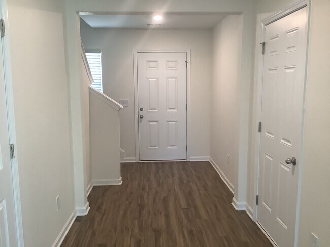 Foto del edificio - 6067 Mason Tucker Drive