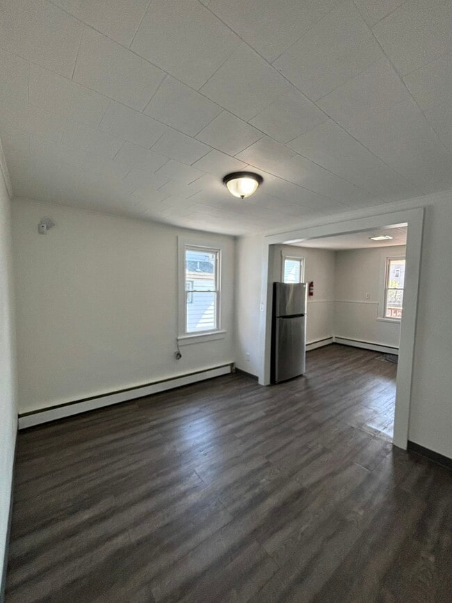 Building Photo - 312 Maple St