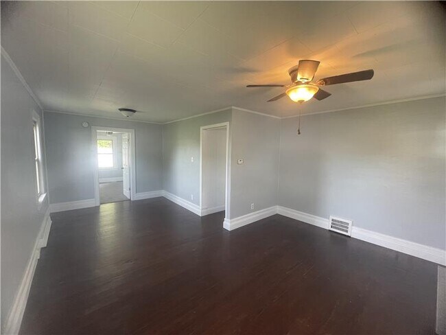 Building Photo - 1715 OH-43