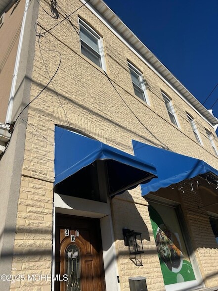 Building Photo - 31 W Main St