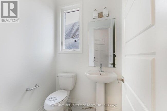 Building Photo - 304 Starflower Pl