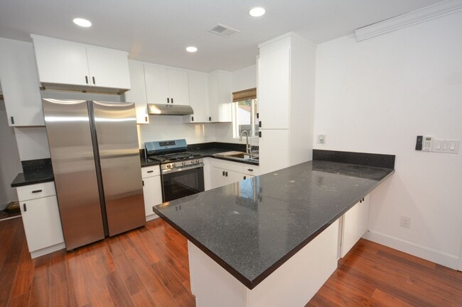 Building Photo - 2BED/1BATH Guest House In Oxnard