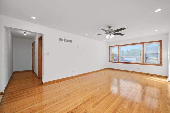 Foto del edificio - 5096 S Archer Ave