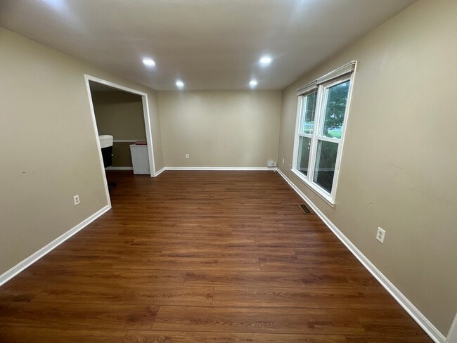 Building Photo - 16445 Tomahawk Dr