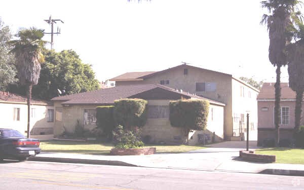 Primary Photo - 9532 Pinehurst Ave